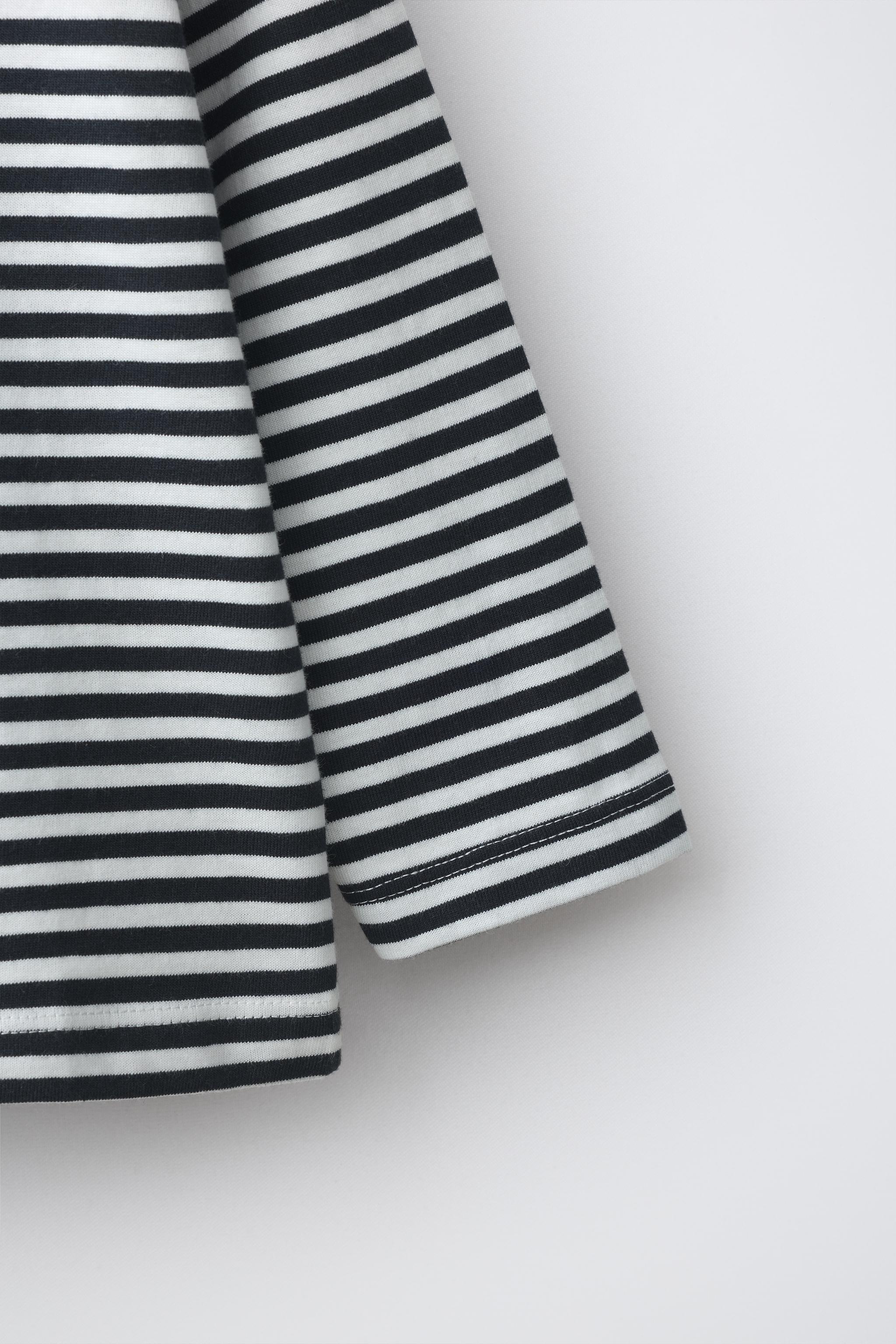 STRIPED CONTRAST COLLAR T-SHIRT